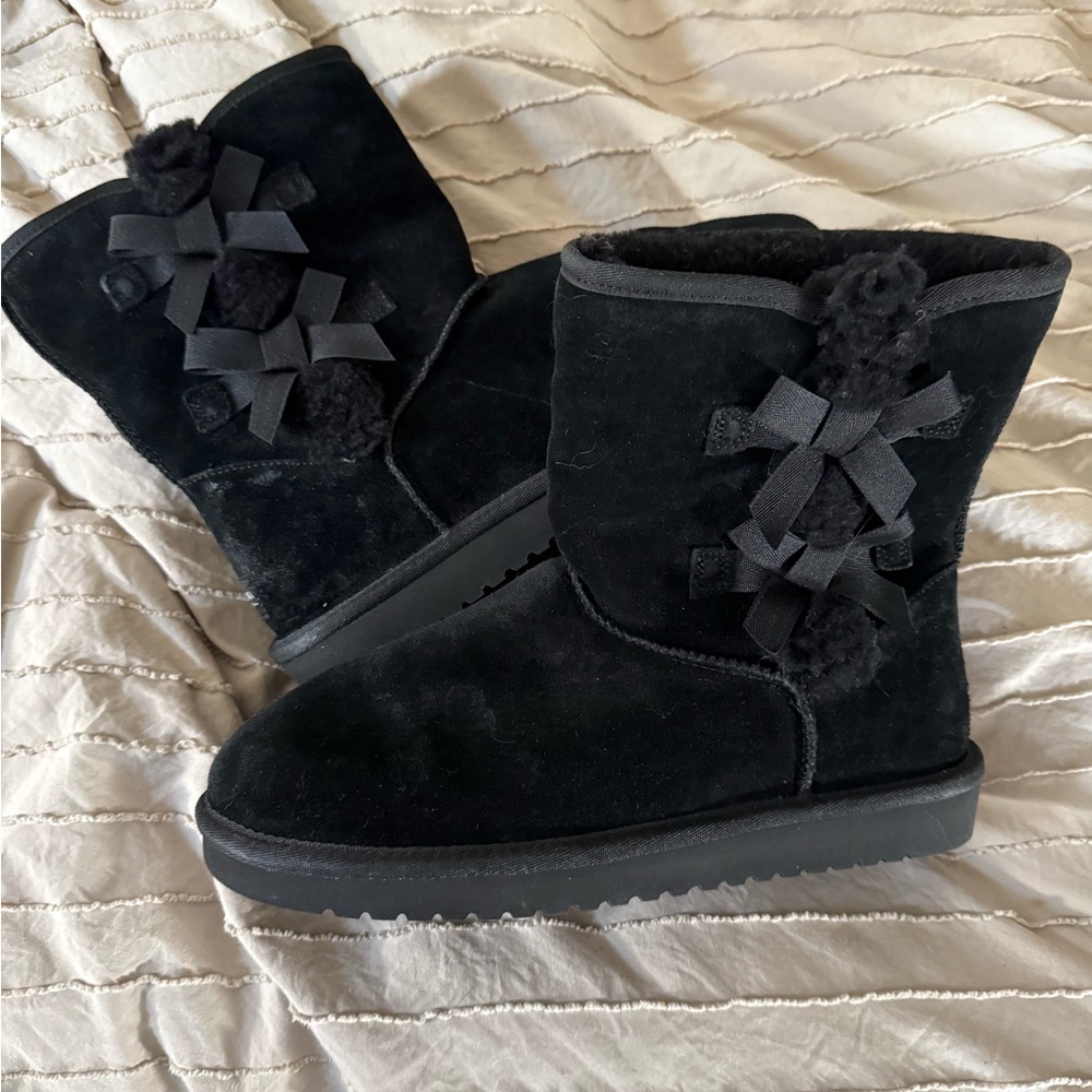 Women's Black Victoria Short Koolaburra Uggs